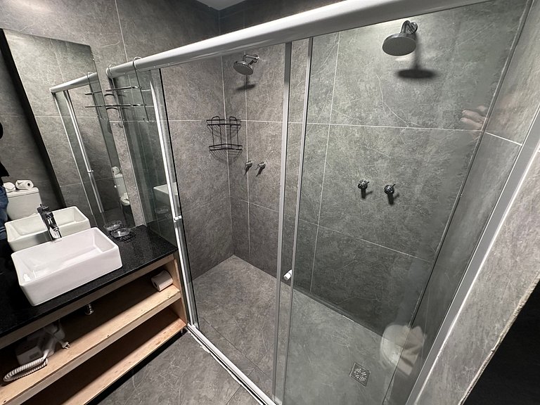 Cama Queen com arrumação diária