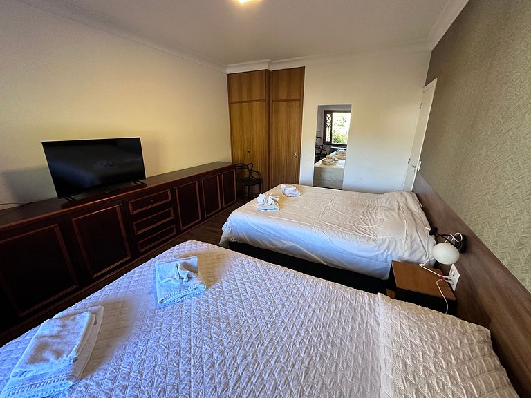 Camas Queen com serviço de hotel