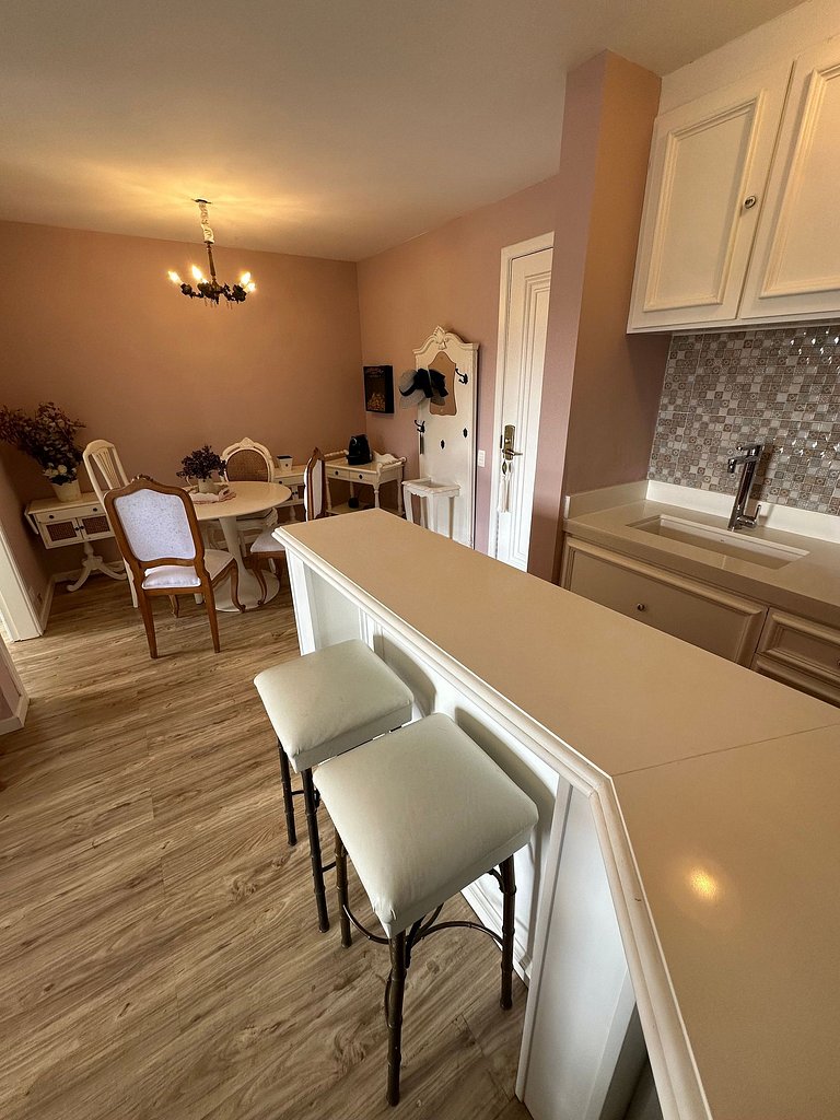 Pink apartment in Castelo for Family