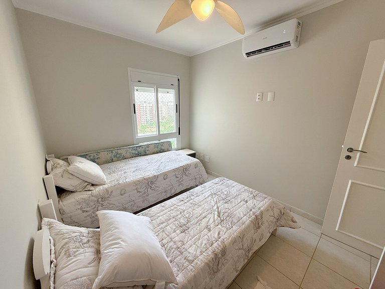 Ático con piscina privada y vistas al mar