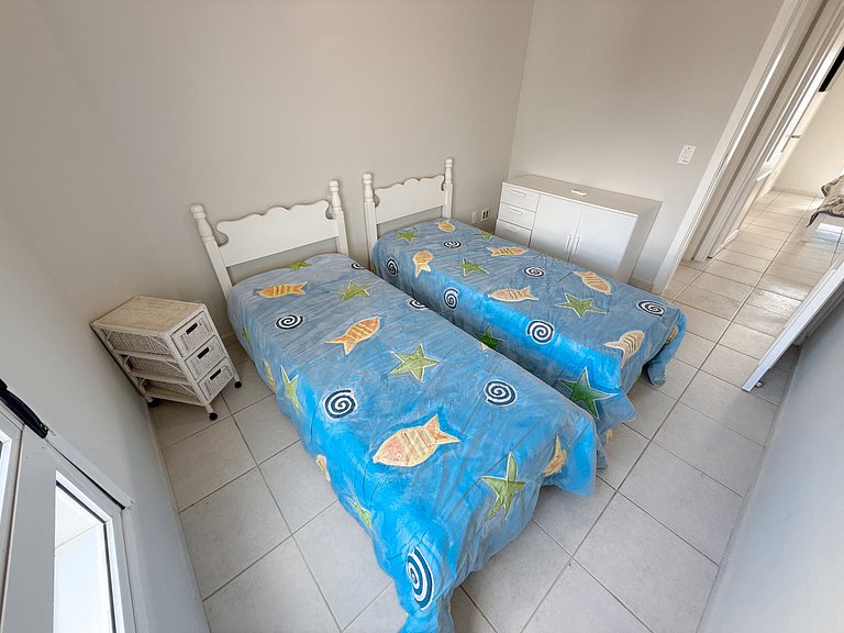 Ático con piscina privada y vistas al mar