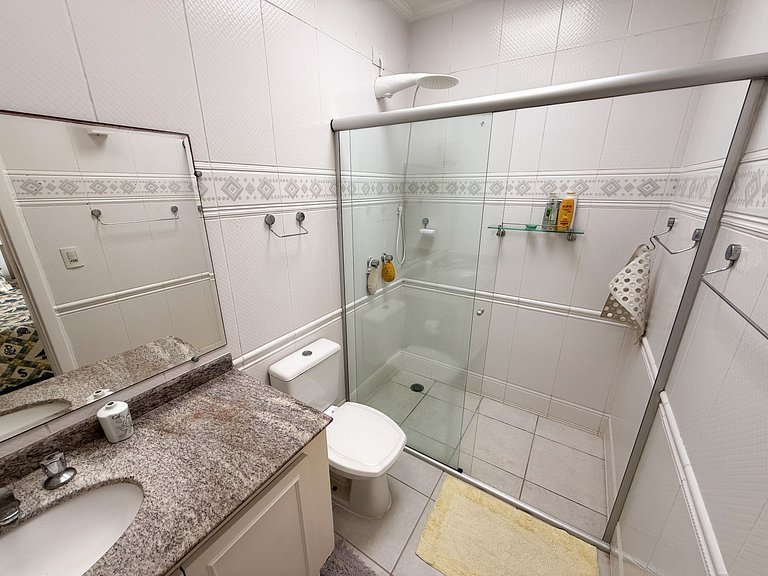 Ático con piscina privada y vistas al mar