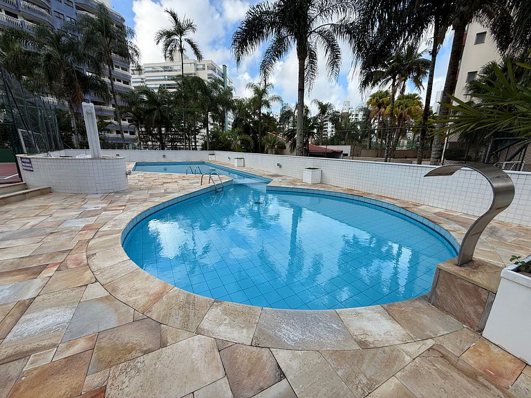 Ático con piscina privada y vistas al mar