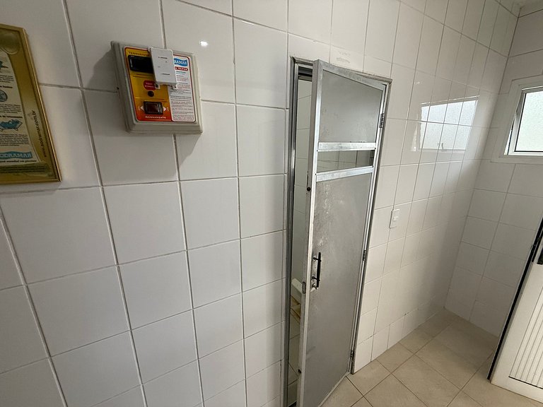 Ático con piscina privada y vistas al mar