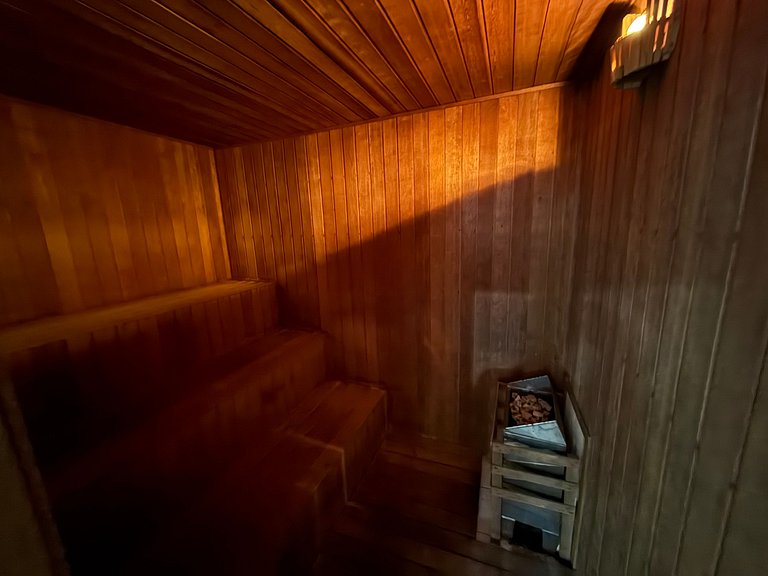 Ático con piscina privada y vistas al mar