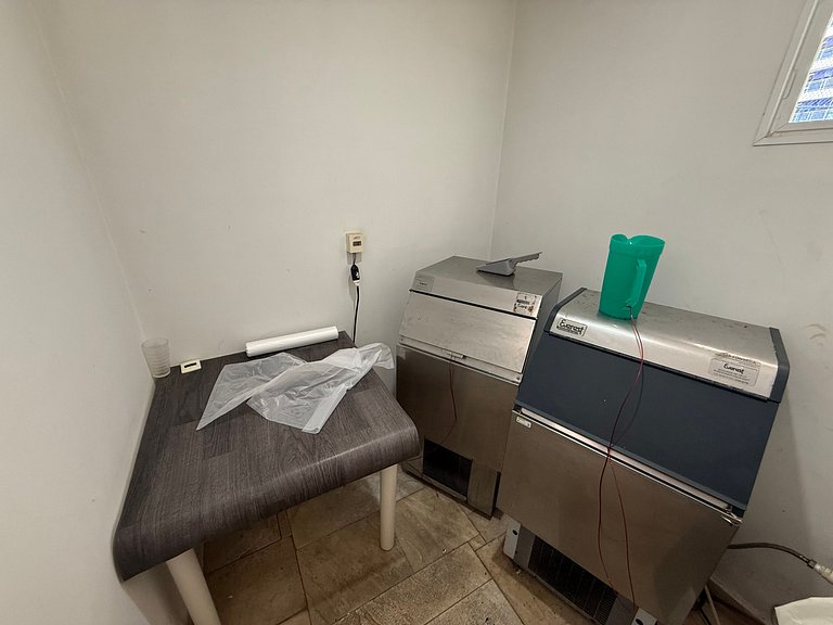 Ático con piscina privada y vistas al mar