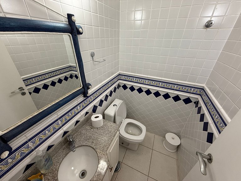 Ático con piscina privada y vistas al mar