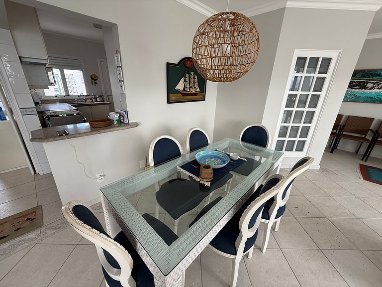 Ático con piscina privada y vistas al mar