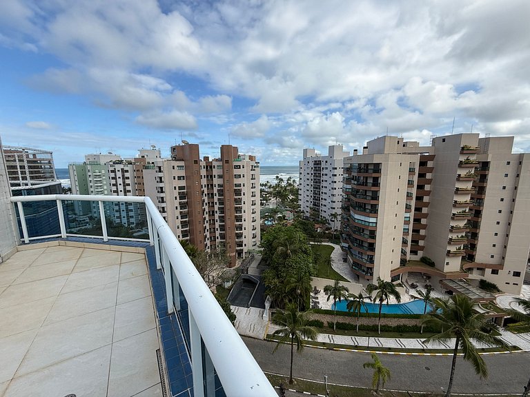 Ático con piscina privada y vistas al mar
