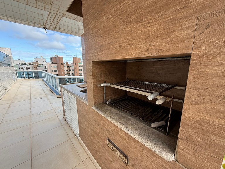 Ático con piscina privada y vistas al mar
