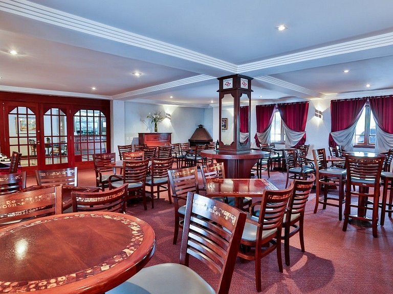 Suite with Hot and Cold Air Conditioning