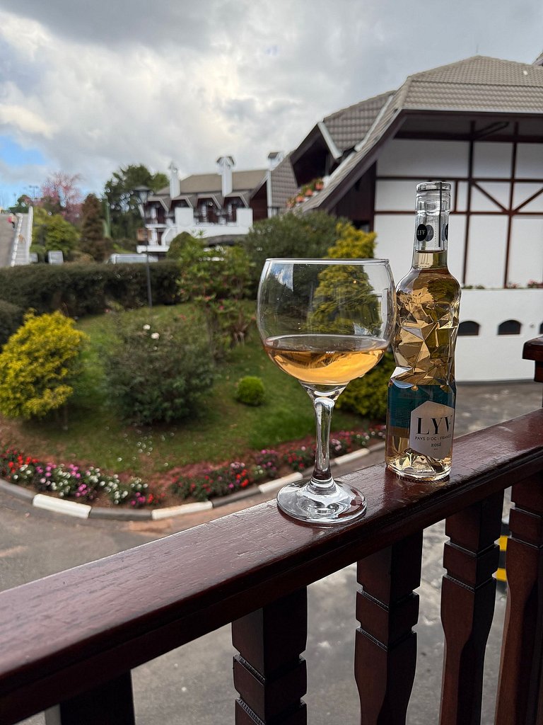 Suite with Hot and Cold Air Conditioning