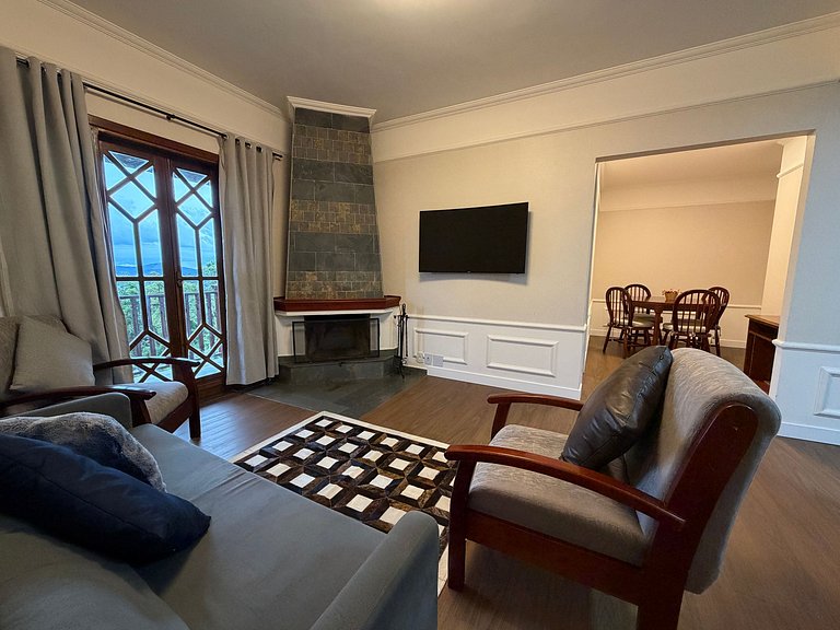 Flat Castle Home Green Home