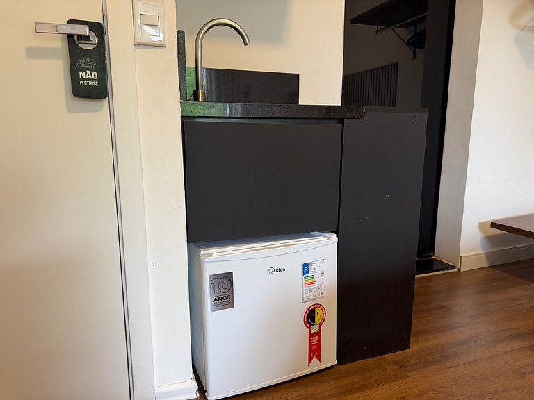 Suite with Hot and Cold Air Conditioning