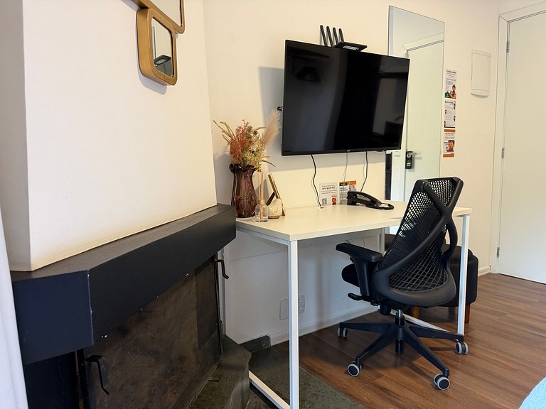 Suite with Hot and Cold Air Conditioning