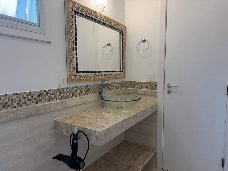 Complete house in Juquehy with beach service.