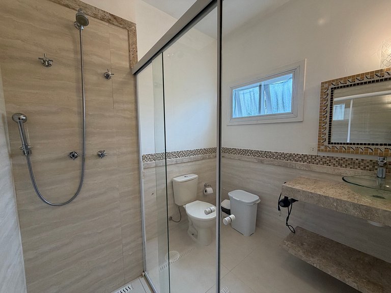 Casa completa en Juquehy con servicio de playa.