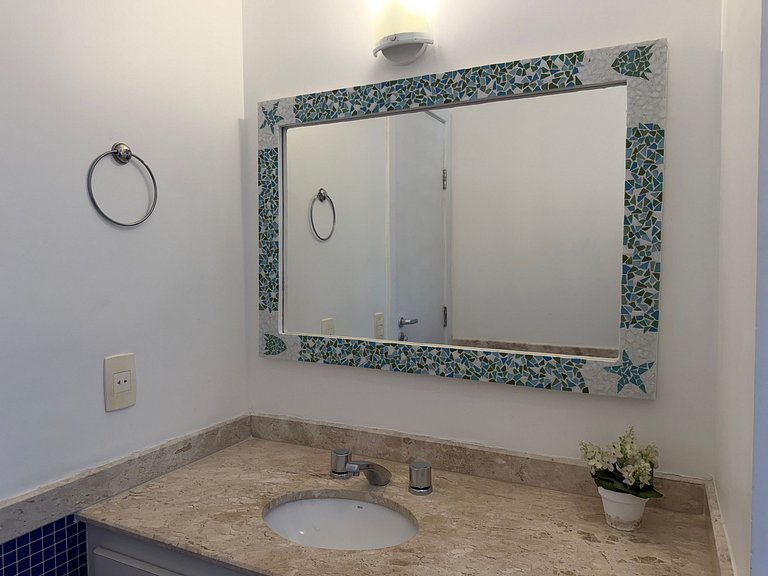 Complete house in Juquehy with beach service.