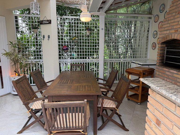 Complete house in Juquehy with beach service.