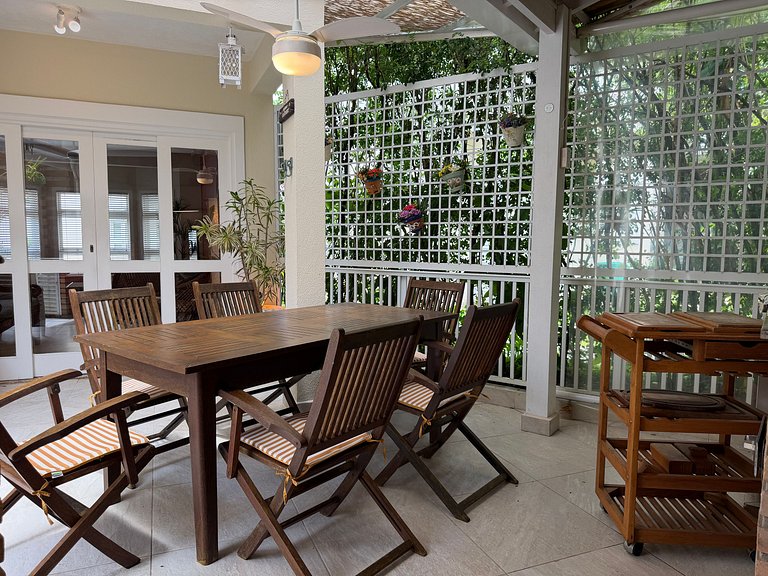 Complete house in Juquehy with beach service.