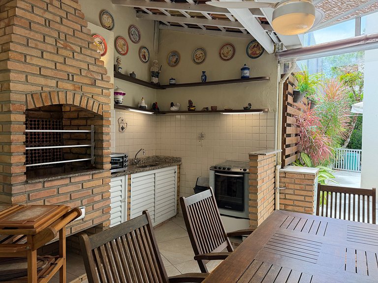 Casa completa em Juquehy com Serviço de praia