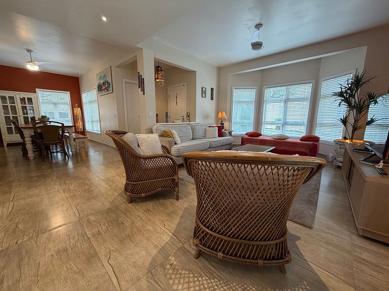 Complete house in Juquehy with beach service.