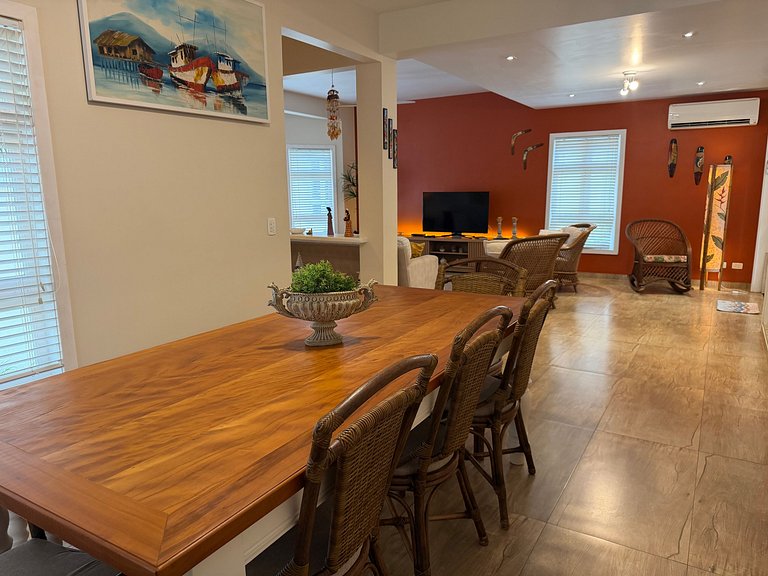 Casa completa em Juquehy com Serviço de praia