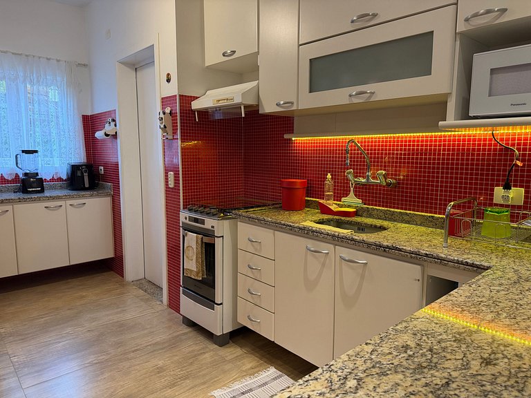 Complete house in Juquehy with beach service.