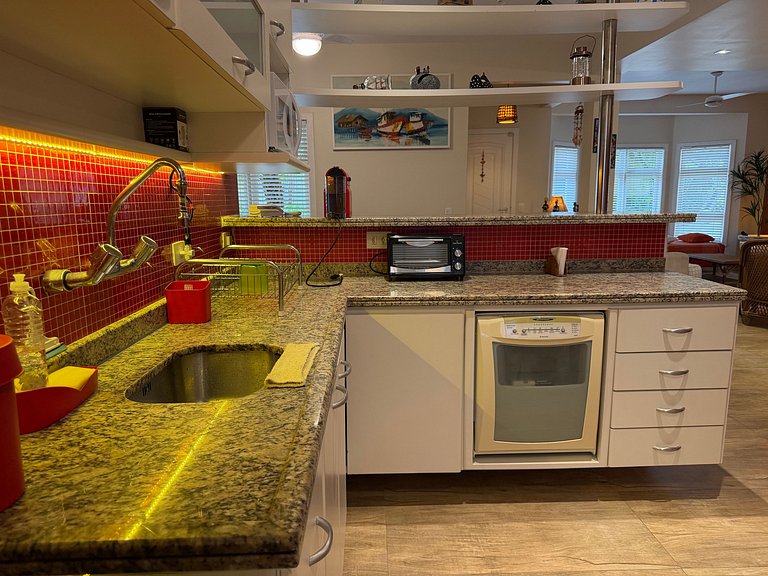 Complete house in Juquehy with beach service.