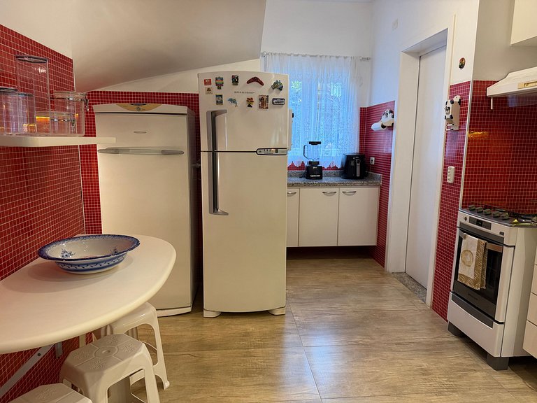 Complete house in Juquehy with beach service.