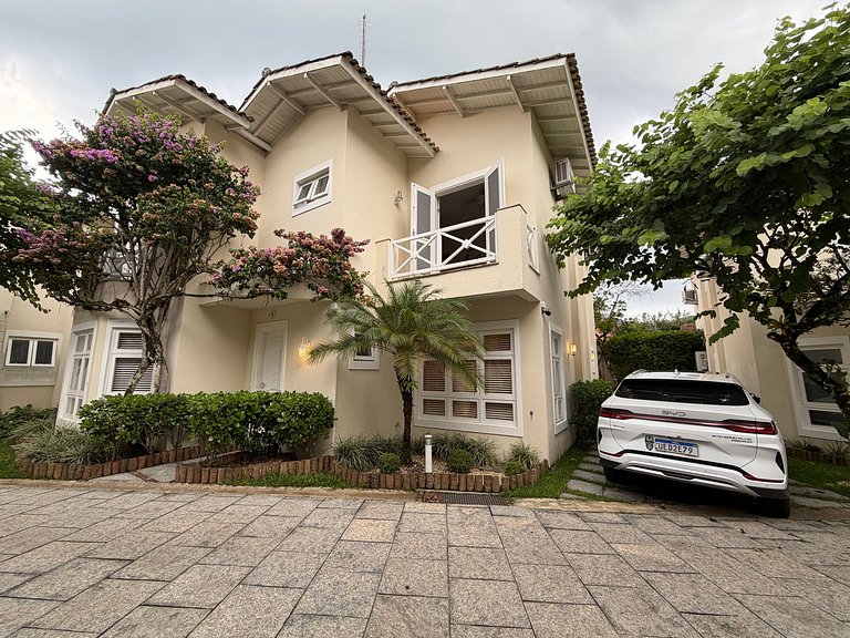 Complete house in Juquehy with beach service.