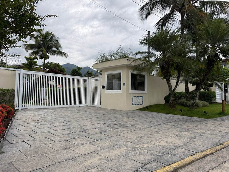 Casa completa en Juquehy con servicio de playa.