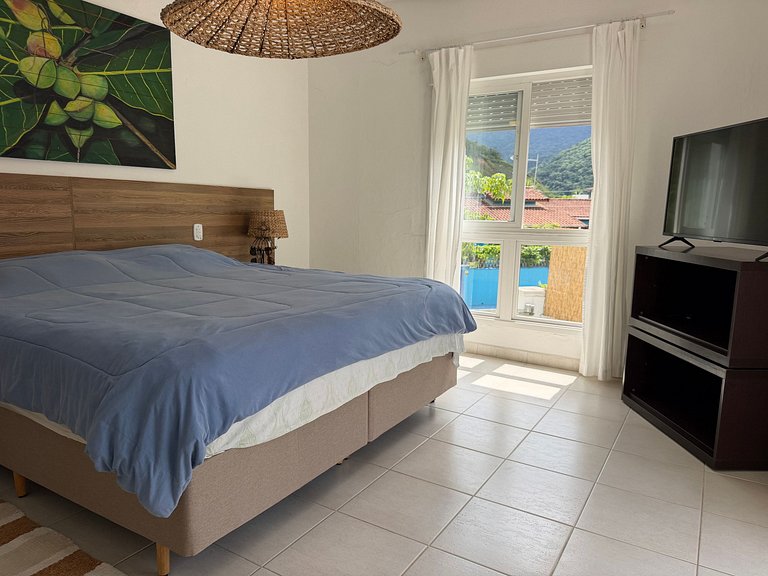 Casa com 5 quartos / Saúna e Piscina Privativa