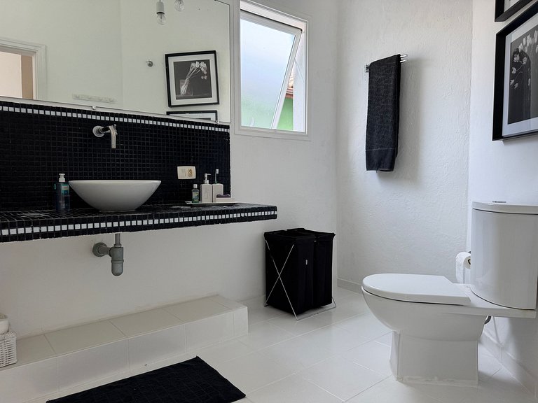 Casa com 5 quartos / Saúna e Piscina Privativa