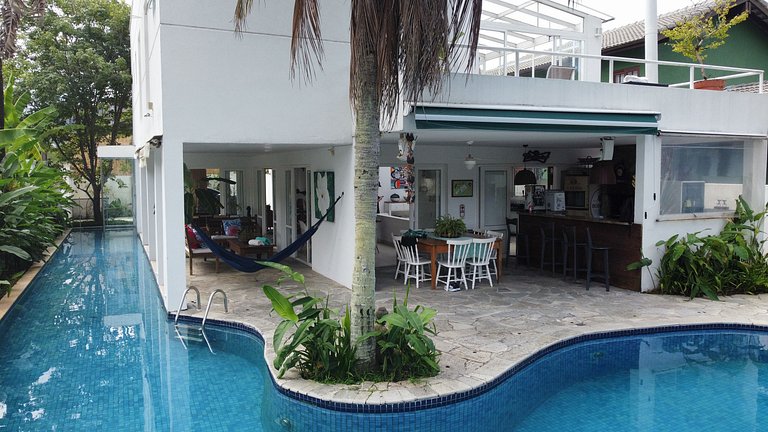 Casa com 5 quartos / Saúna e Piscina Privativa