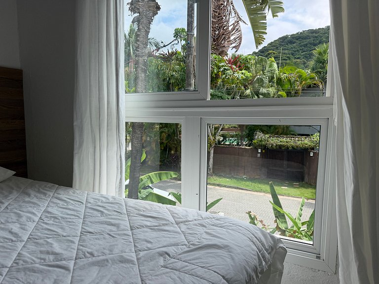 Casa com 5 quartos / Saúna e Piscina Privativa