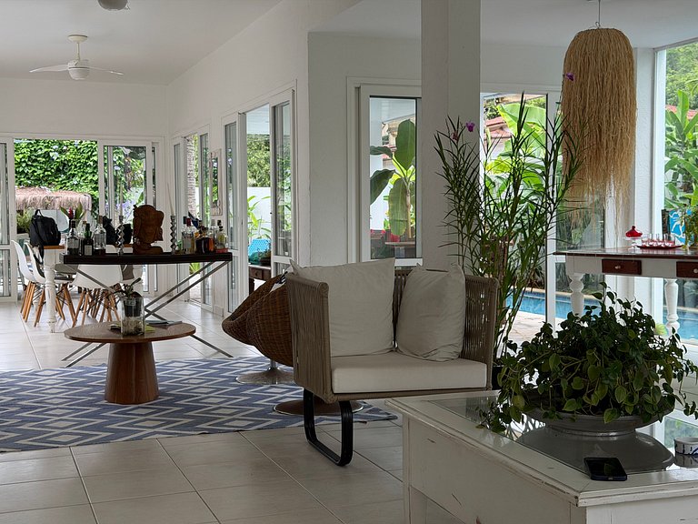 Casa com 5 quartos / Saúna e Piscina Privativa