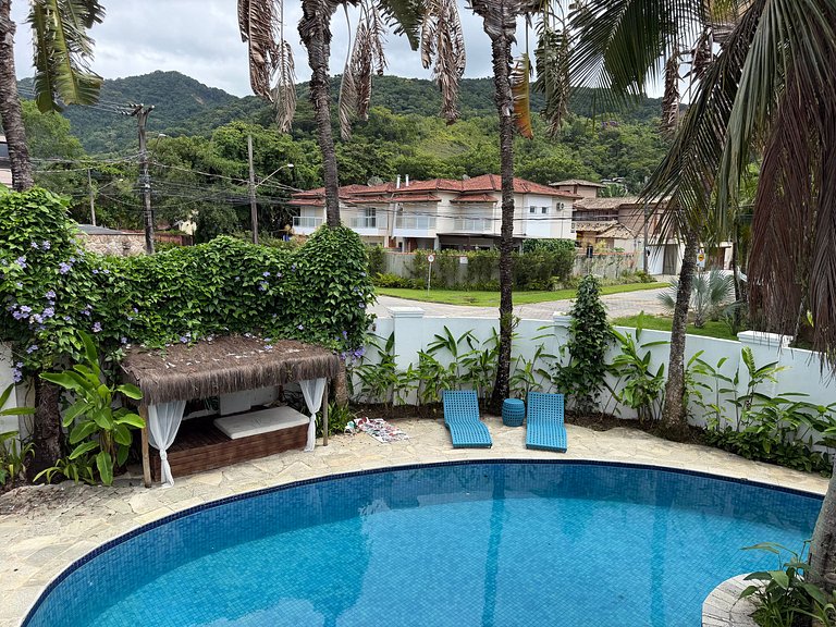 Casa com 5 quartos / Saúna e Piscina Privativa