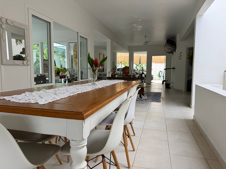 Casa com 5 quartos / Saúna e Piscina Privativa