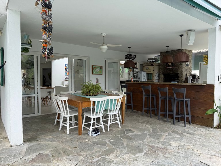 House with 5 bedrooms, sauna, and private pool