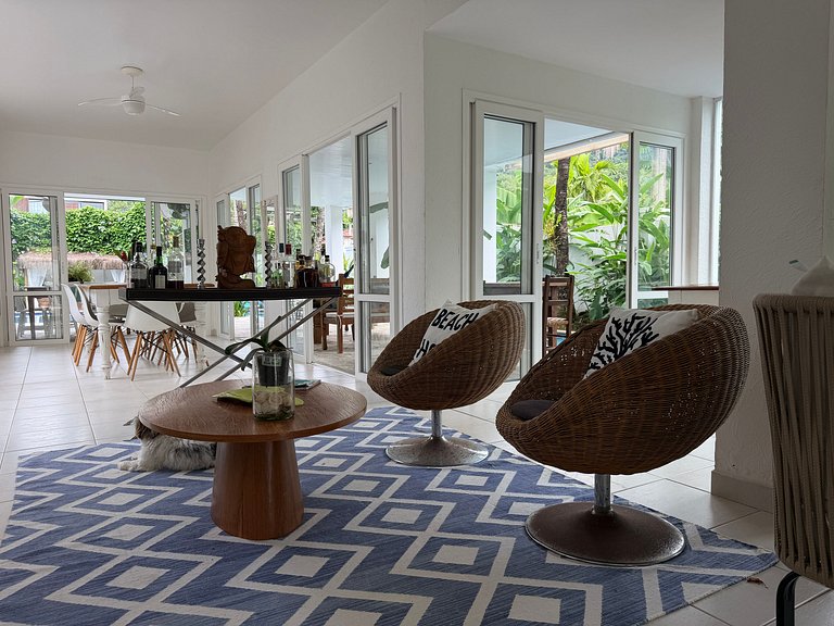 Casa com 5 quartos / Saúna e Piscina Privativa