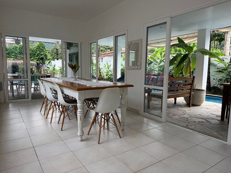 Casa com 5 quartos / Saúna e Piscina Privativa