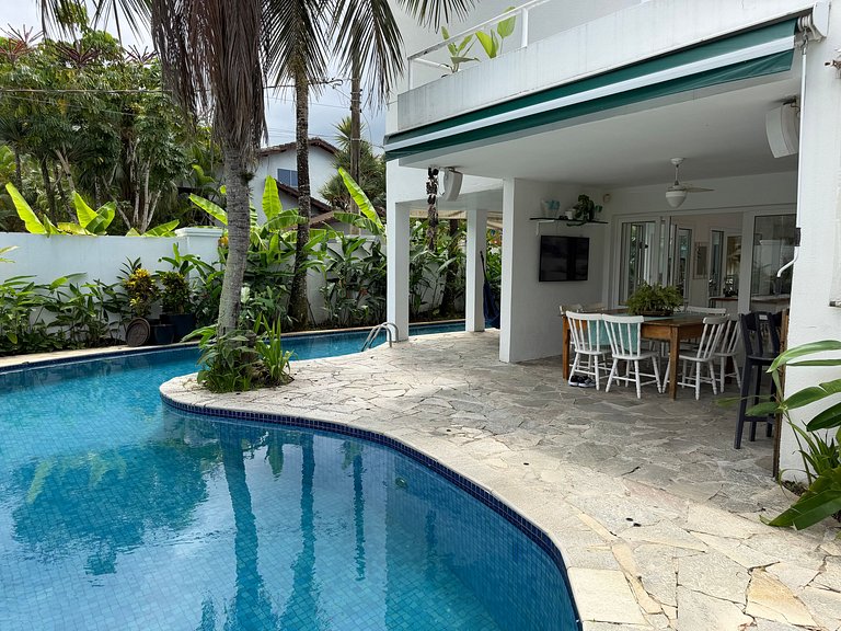 House with 5 bedrooms, sauna, and private pool