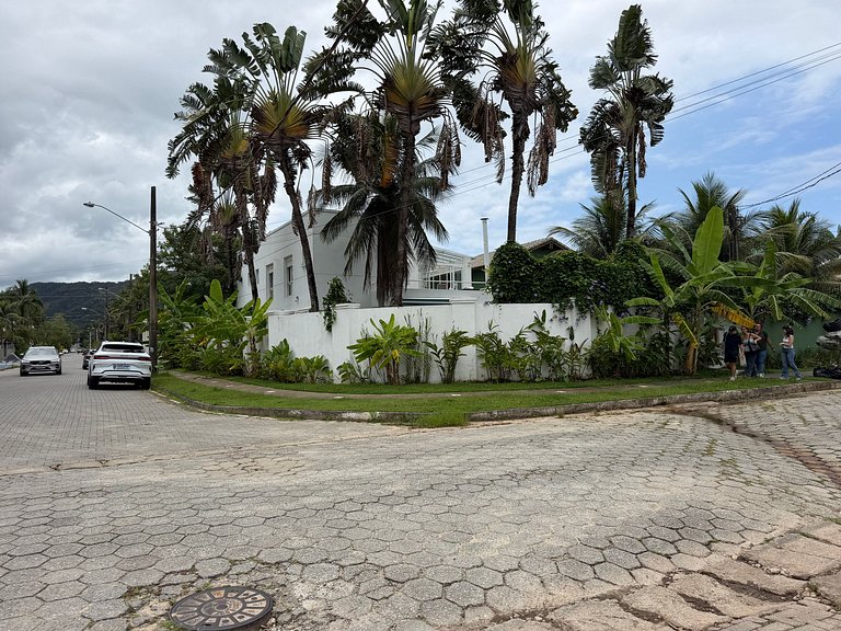 Casa com 5 quartos / Saúna e Piscina Privativa