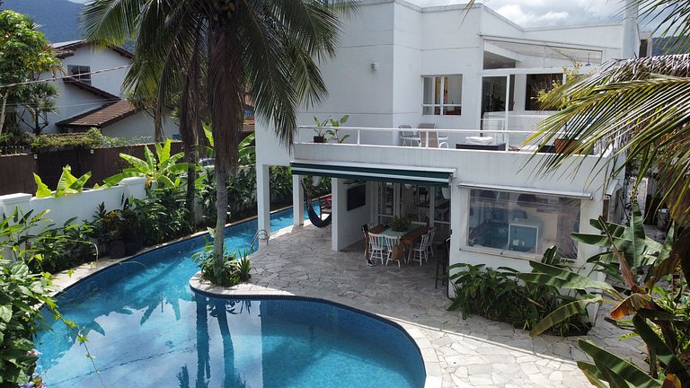 Casa com 5 quartos / Saúna e Piscina Privativa