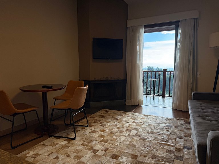 Flat com varanda e conforto nas montanhas