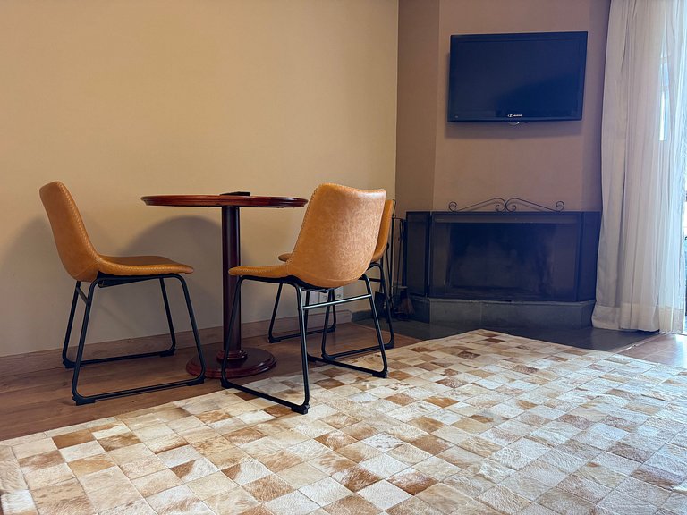 Flat com varanda e conforto nas montanhas