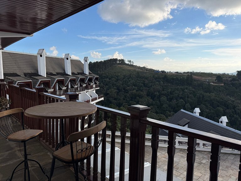 Flat com varanda e conforto nas montanhas