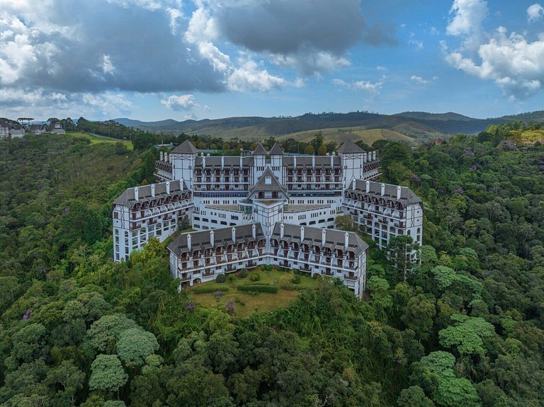 Flat com varanda e conforto nas montanhas