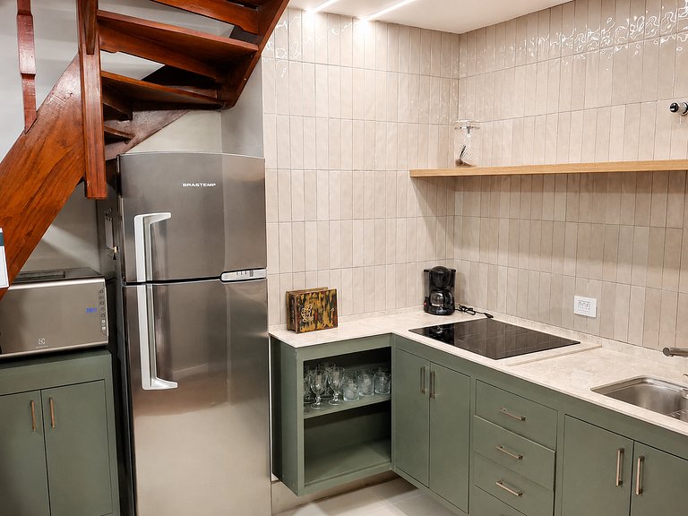 Lareira, cozinha completa e vista incrível no Home